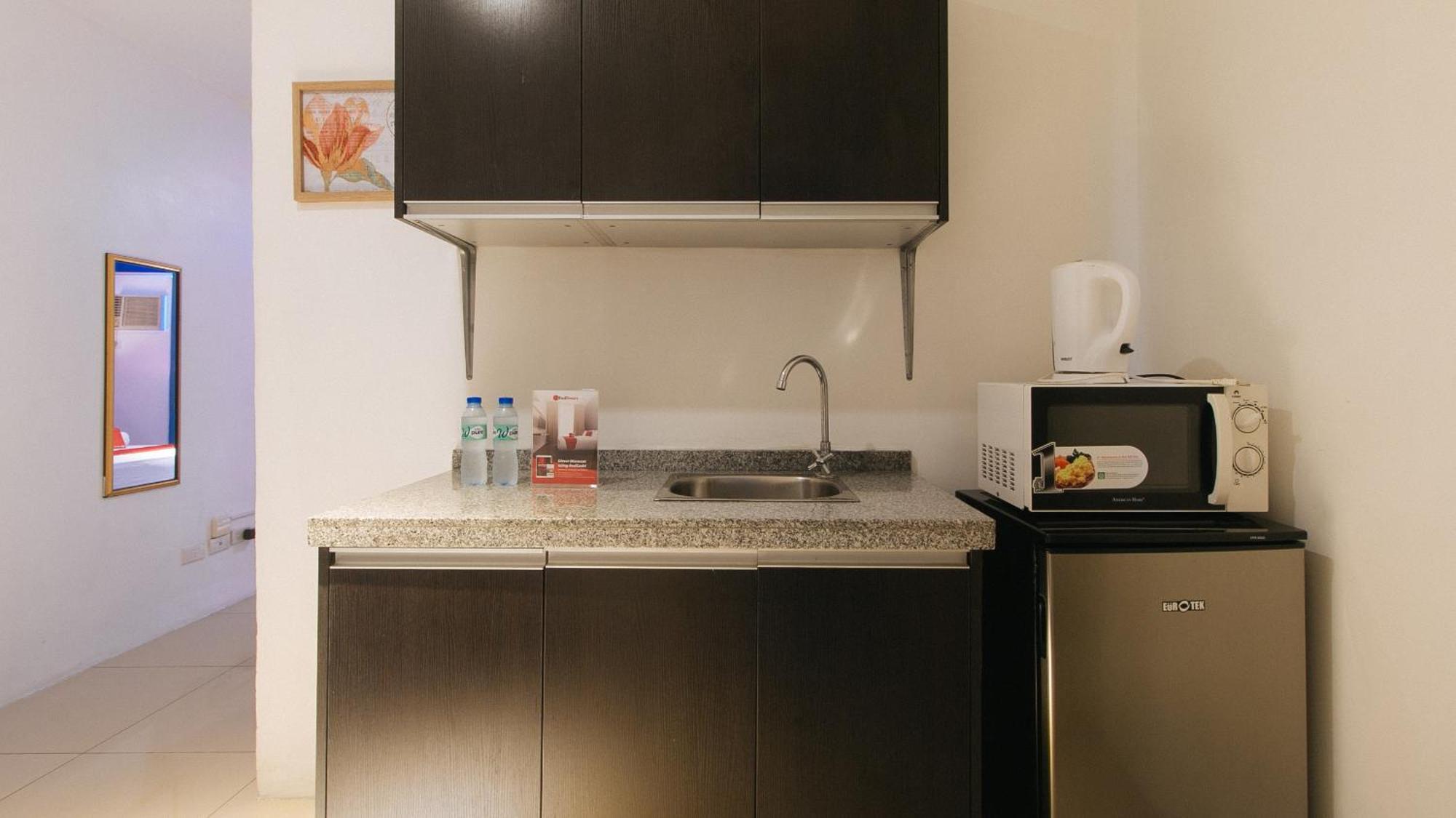 סן פדרו מקאטי Reddoorz @ Melbourne Suites Makati מראה חיצוני תמונה